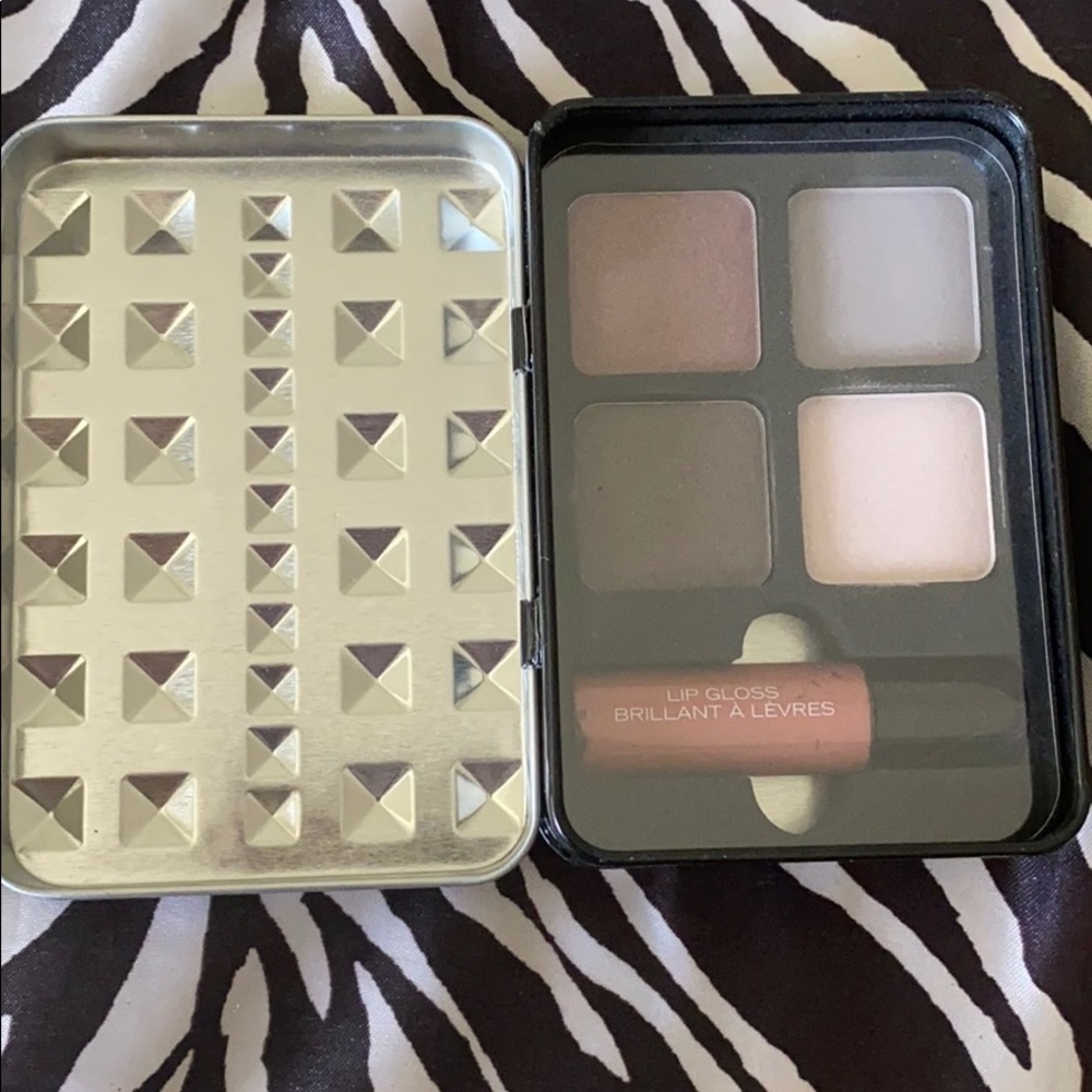 BRAND NEW QUO EYESHADOW AND LIPGLOSS SET